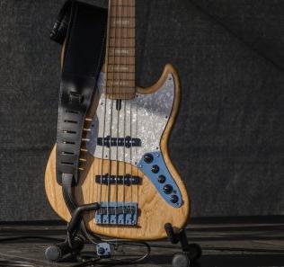 Стойки для музыкальных инструментов